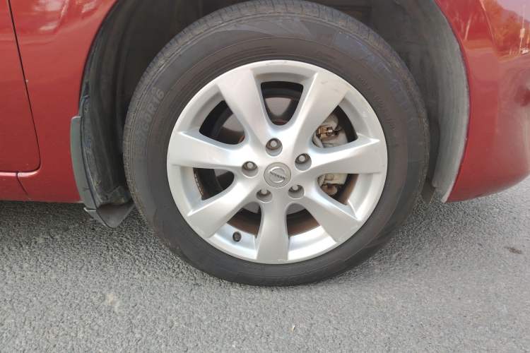 Used Nissan Tiida 2014 1.6L CVT Comfort Model Right Front Wheel Hub
