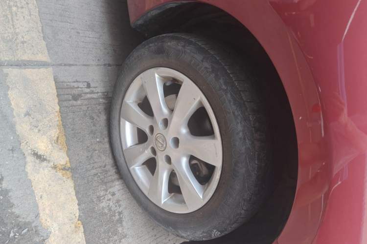 Used Nissan Tiida 2014 1.6L CVT Smart Model Right Front Wheel Hub