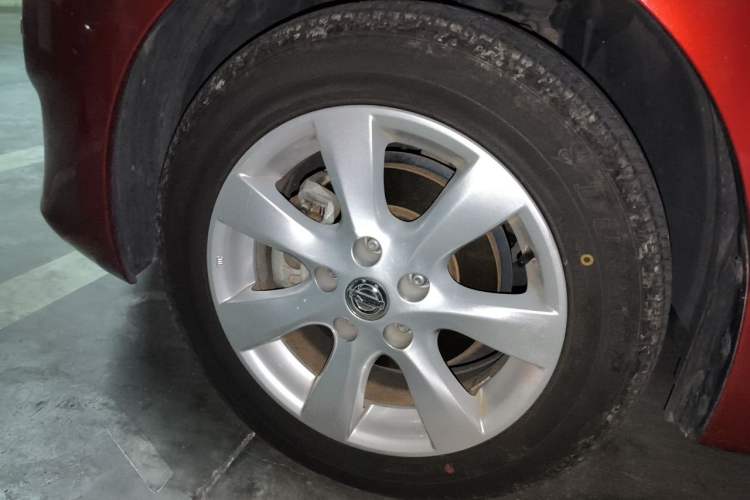 Used Nissan Tiida 2014 1.6L CVT Smart Model Right Front Wheel Hub