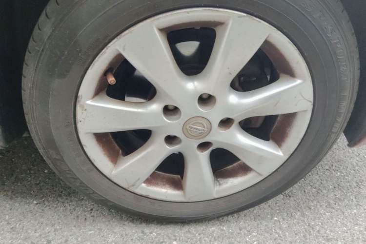 Used Nissan Tiida 2014 1.6L Manual Comfort Model Right Front Wheel Hub