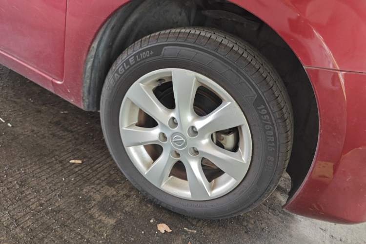 Used Nissan Tiida 2014 1.6L CVT Cool Cafe Edition Right Front Wheel Hub
