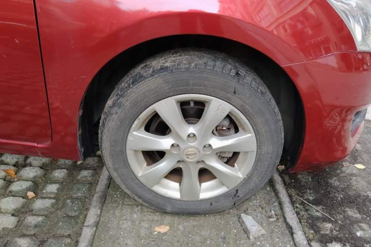 Used Nissan Tiida 2014 1.6L CVT Smart Model Right Front Wheel Hub