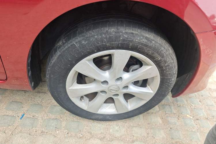 Used Nissan Tiida 2014 1.6L CVT Smart Model Right Front Wheel Hub