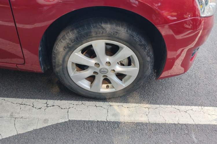 Used Nissan Tiida 2014 1.6L CVT Cool Cafe Edition Right Front Wheel Hub