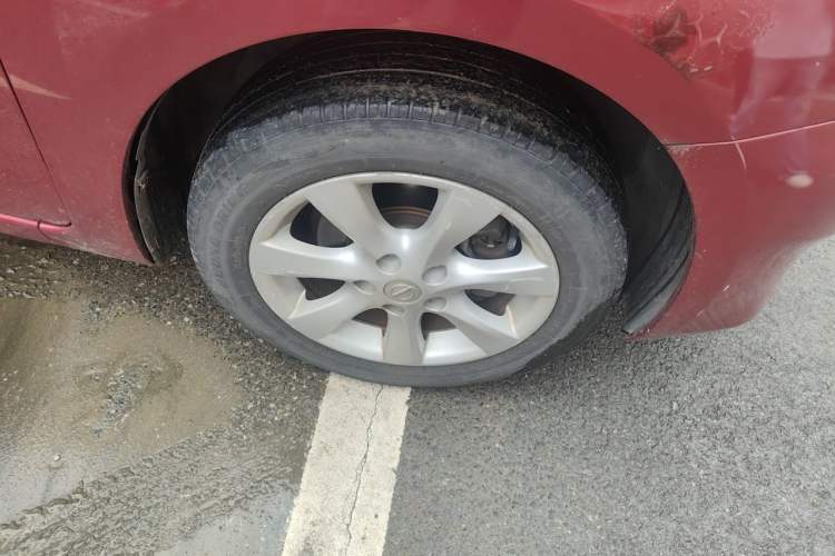 Used Nissan Tiida 2014 1.6L CVT Comfort Model Right Front Wheel Hub