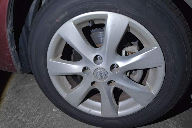 Used Nissan Tiida 2014 1.6L CVT Cool Cafe Edition Right Front Wheel Hub