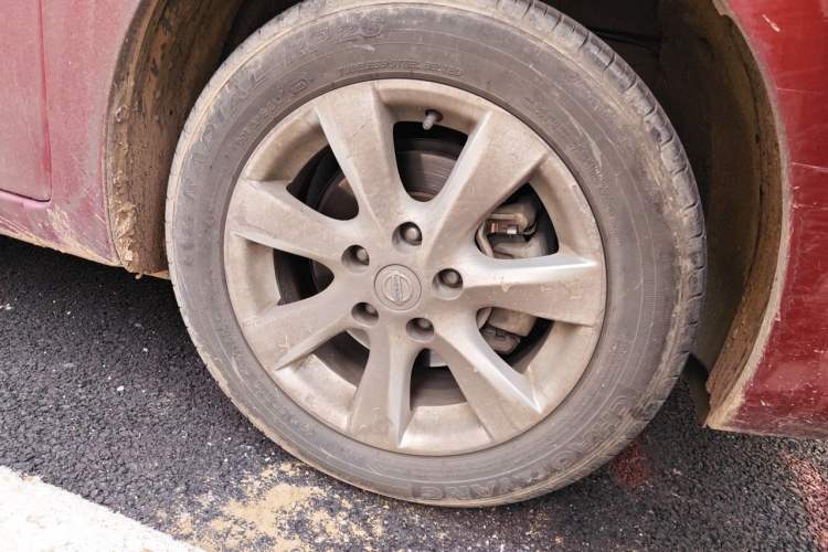 Used Nissan Tiida 2014 1.6L CVT Smart Model Right Front Wheel Hub