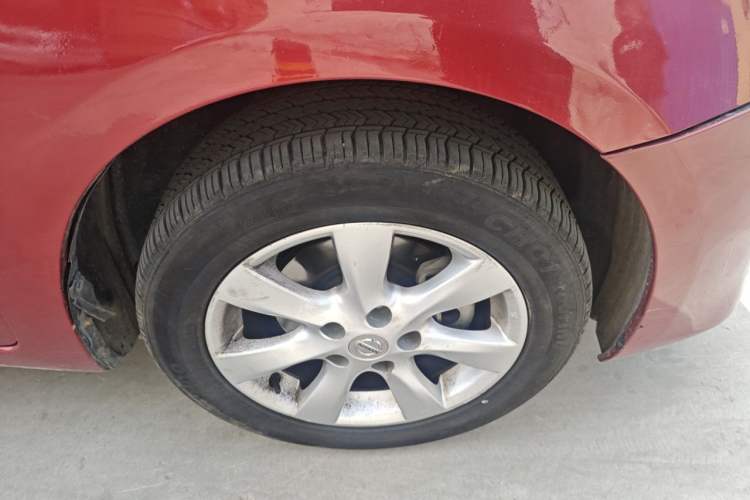 Used Nissan Tiida 2014 1.6L CVT Smart Model Right Front Wheel Hub