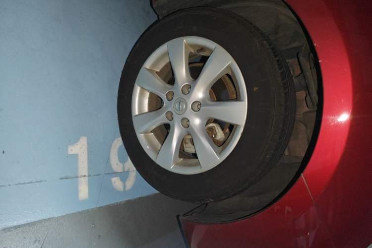 Used Nissan Tiida 2014 1.6L CVT Comfort Model Right Front Wheel Hub