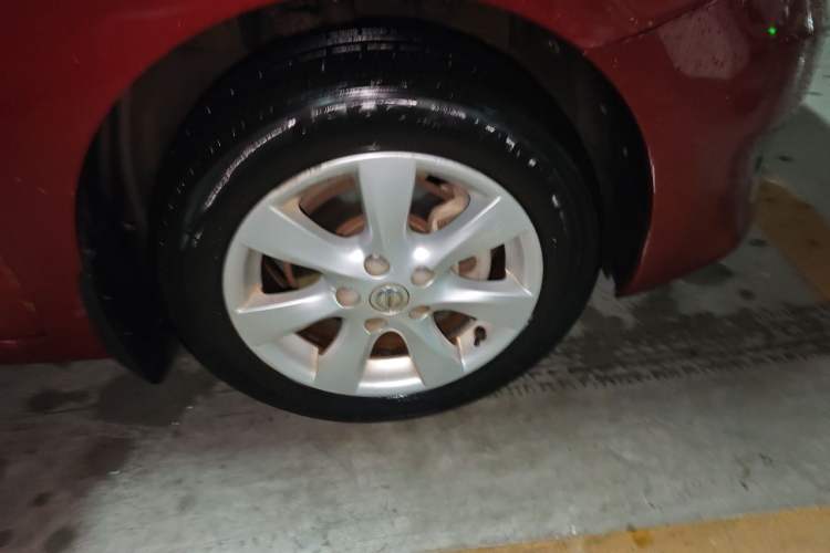 Used Nissan Tiida 2014 1.6L CVT Smart Model Right Front Wheel Hub