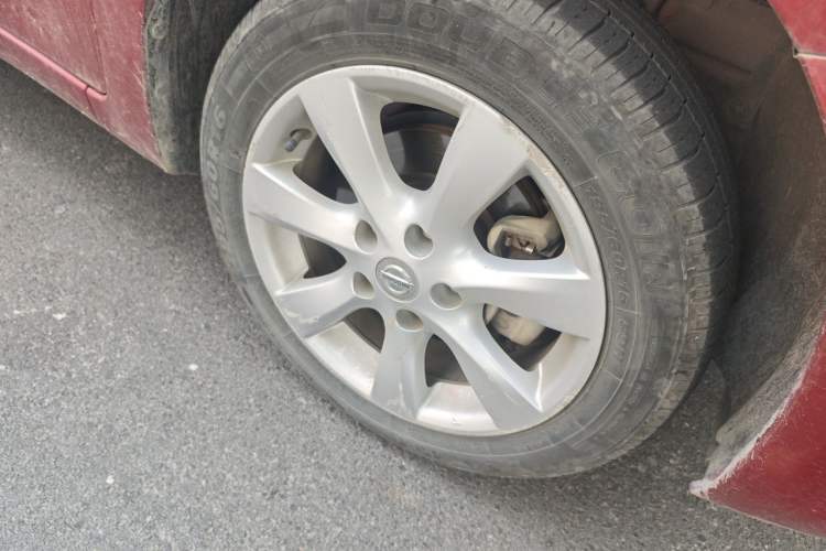 Used Nissan Tiida 2014 1.6L CVT Cool Cafe Edition Right Front Wheel Hub