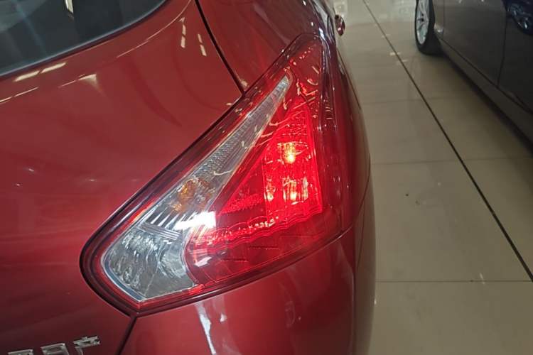 Used Nissan Tiida 2014 1.6L CVT Comfort Model Right Rear Taillight
