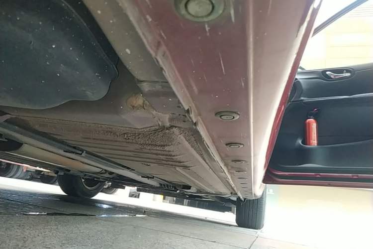 Used Nissan Tiida 2014 1.6L CVT Comfort Model Right Side Sill