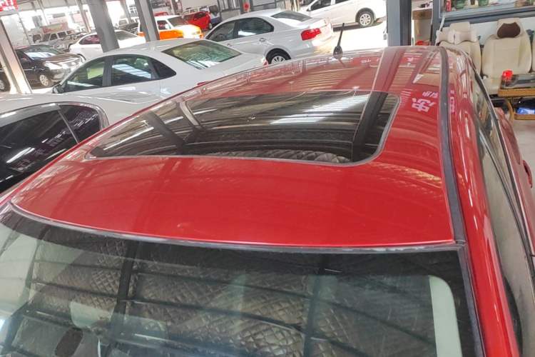 Used Nissan Tiida 2014 1.6L CVT Smart Model Roof