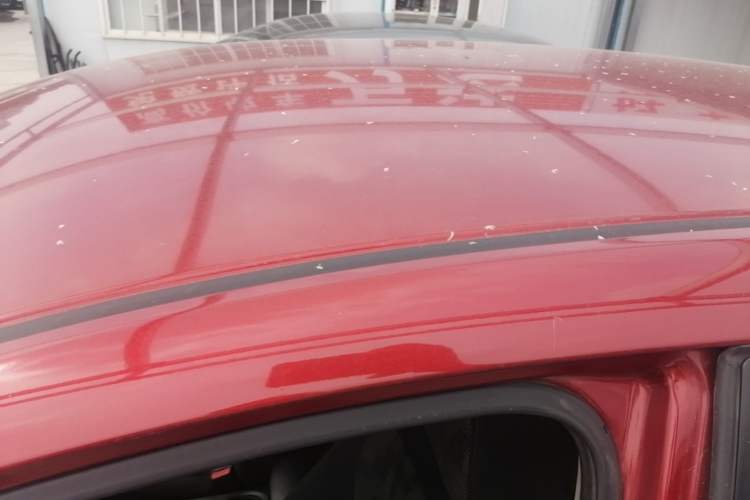 Used Nissan Tiida 2014 1.6L Manual Comfort Model Roof