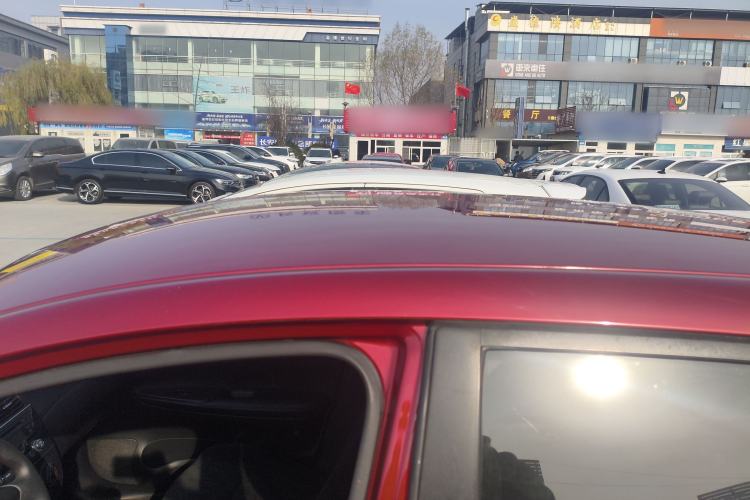 Used Nissan Tiida 2014 1.6L Manual Comfort Model Roof