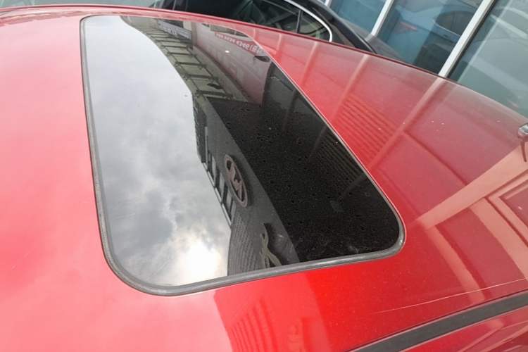 Used Nissan Tiida 2014 1.6L CVT Smart Model Roof