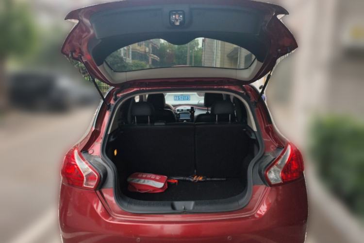 Used Nissan Tiida 2014 1.6L CVT Smart Model Trunk