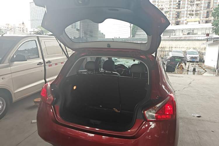Used Nissan Tiida 2014 1.6L CVT Smart Model Trunk