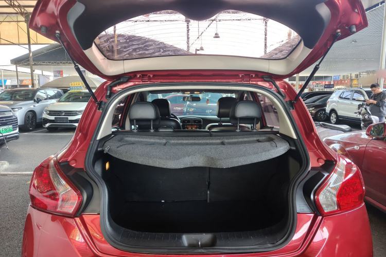 Used Nissan Tiida 2014 1.6L CVT Smart Model Trunk