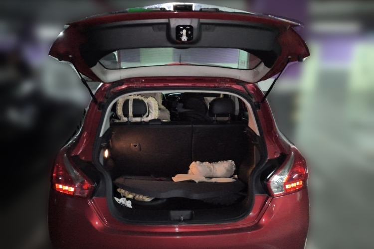 Used Nissan Tiida 2014 1.6L CVT Smart Model Trunk