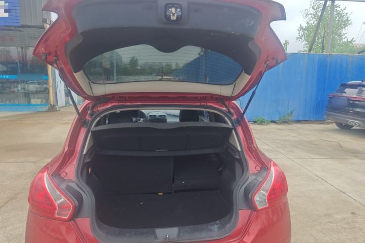 Used Nissan Tiida 2014 1.6L CVT Smart Model Trunk