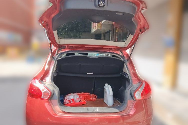 Used Nissan Tiida 2014 1.6L CVT Smart Model Trunk