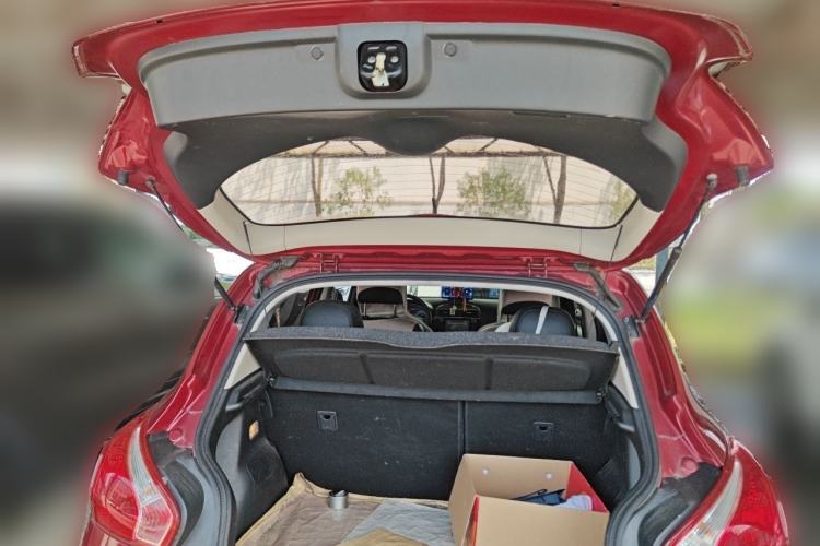 Used Nissan Tiida 2014 1.6L CVT Cool Cafe Edition Trunk