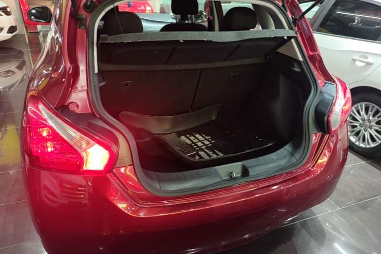 Used Nissan Tiida 2014 1.6L CVT Comfort Model Trunk