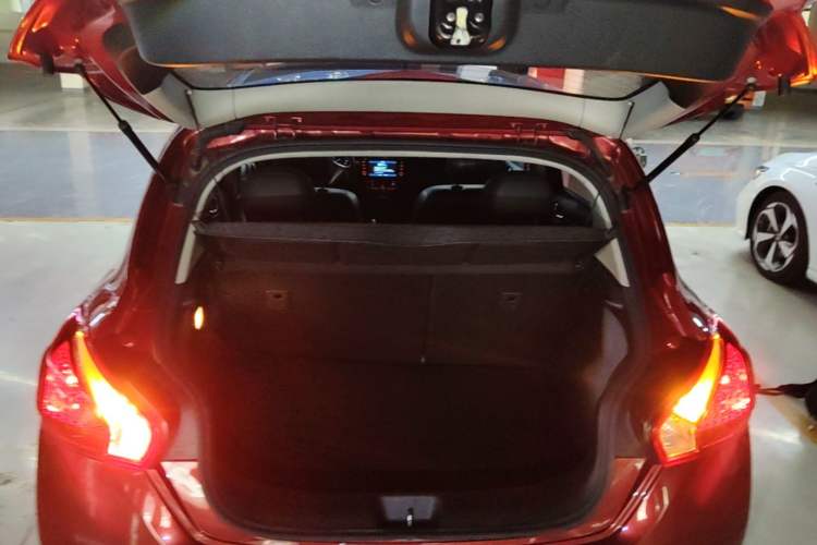 Used Nissan Tiida 2014 1.6L CVT Smart Model Trunk