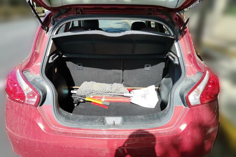 Used Nissan Tiida 2014 1.6L CVT Cool Cafe Edition Trunk
