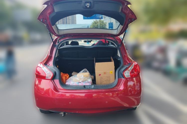 Used Nissan Tiida 2014 1.6L CVT Cool Cafe Edition Trunk