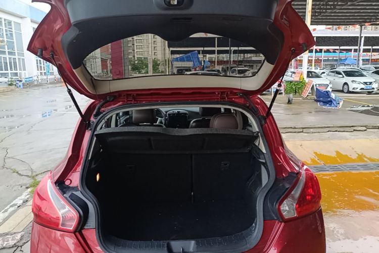 Used Nissan Tiida 2014 1.6L CVT Cool Cafe Edition Trunk
