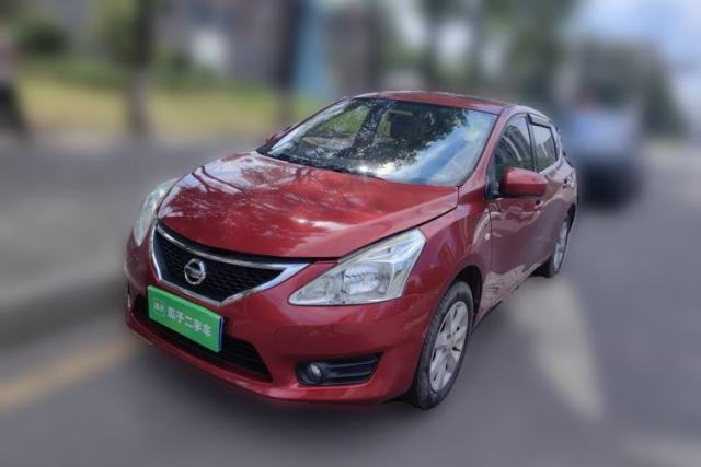Ojetý Nissan Tiida 2014 1.6L CVT Smart Model
