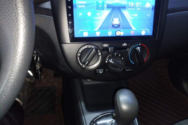 Used Nissan Tiida 2014 1.6L CVT Comfort Model Audio And AC Panel