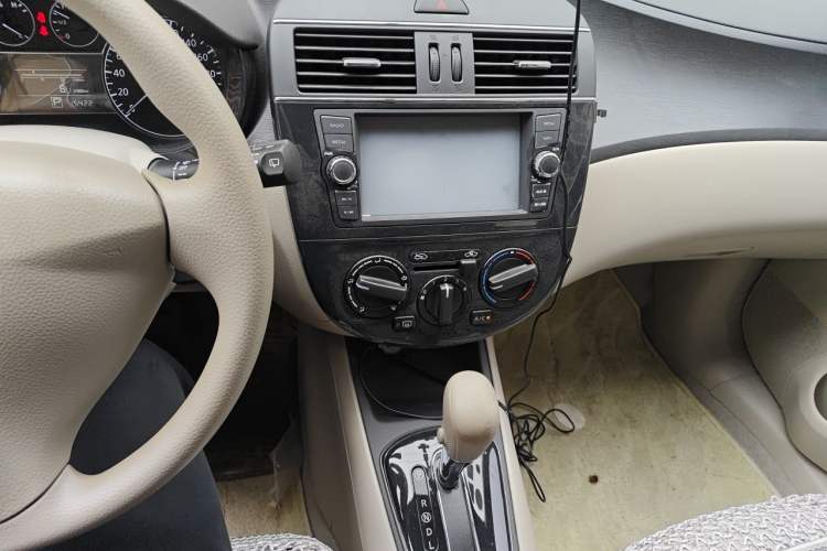 Used Nissan Tiida 2014 1.6L CVT Comfort Model Audio And AC Panel