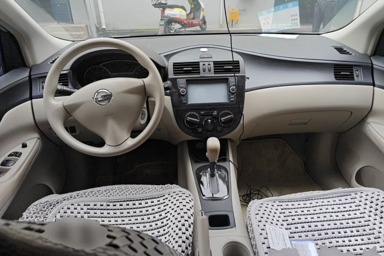 Used Nissan Tiida 2014 1.6L CVT Comfort Model Center Console