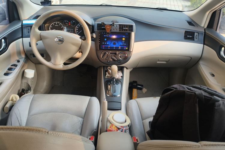 Used Nissan Tiida 2014 1.6L CVT Comfort Model Center Console