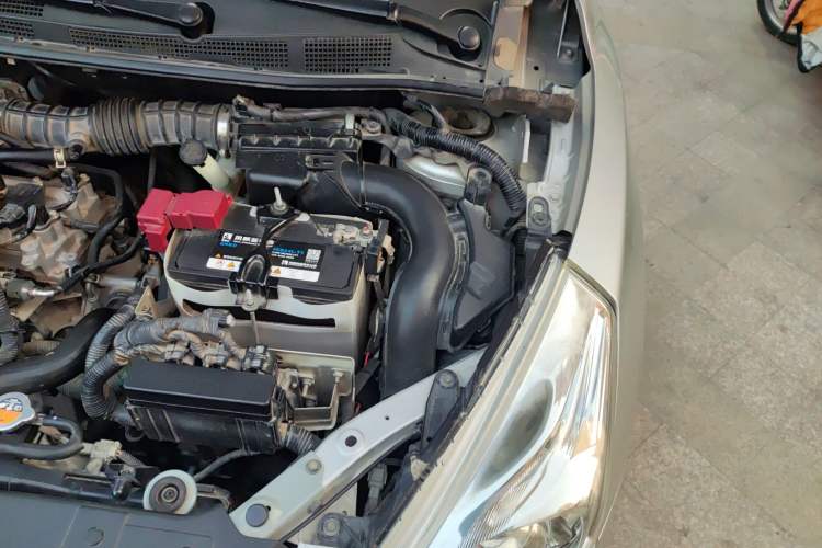 Used Nissan Tiida 2014 1.6L CVT Comfort Model Engine Bay Left