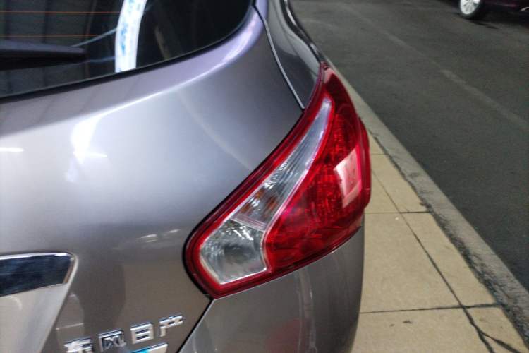 Used Nissan Tiida 2014 1.6L CVT Comfort Model Exterior 6