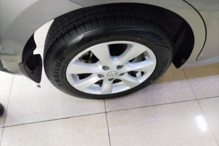 Used Nissan Tiida 2014 1.6L CVT Comfort Model Exterior 8