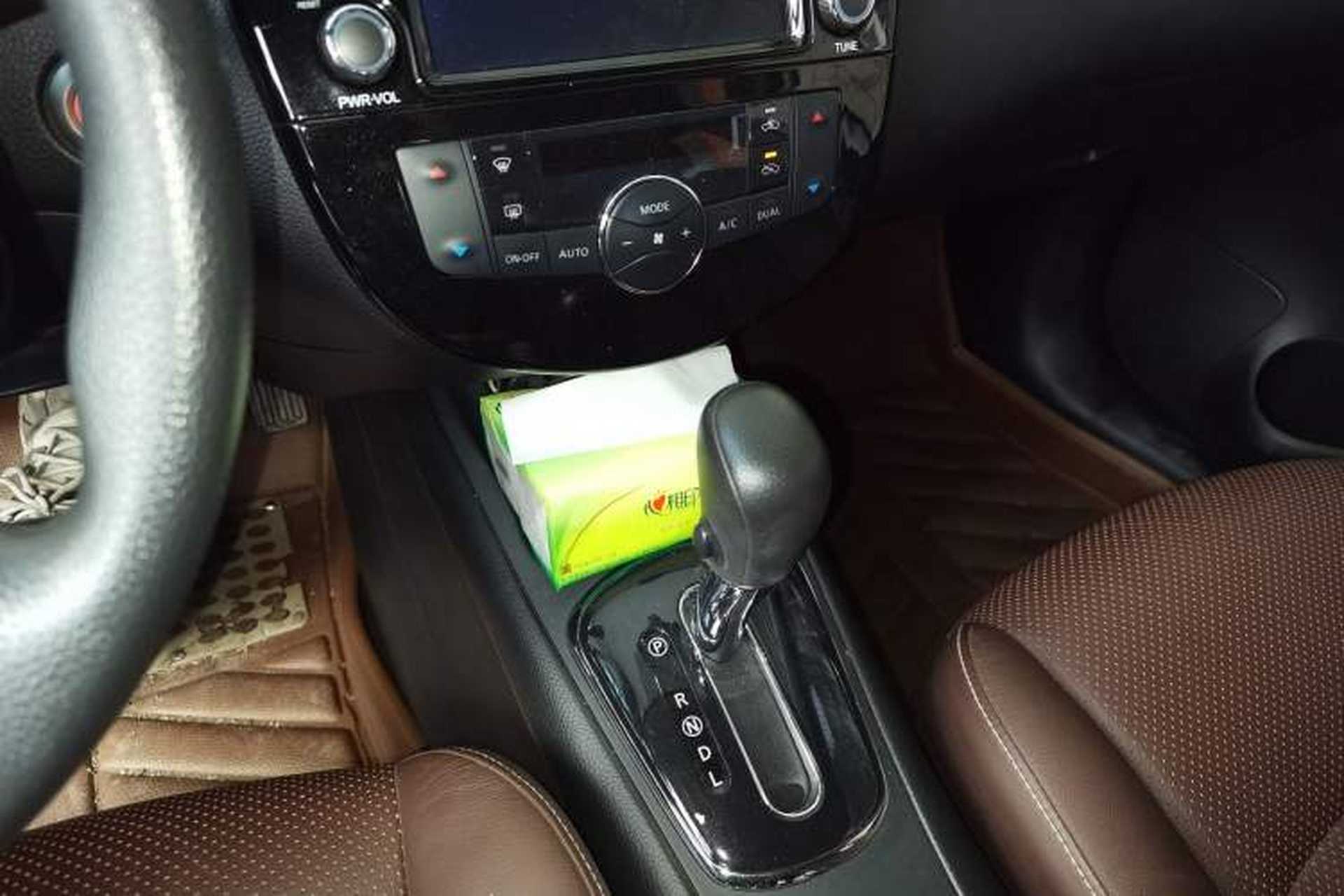 Used Nissan Tiida 2014 1.6L CVT Cool Cafe Edition Gear Lever