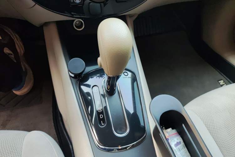 Used Nissan Tiida 2014 1.6L CVT Comfort Model Gear Lever