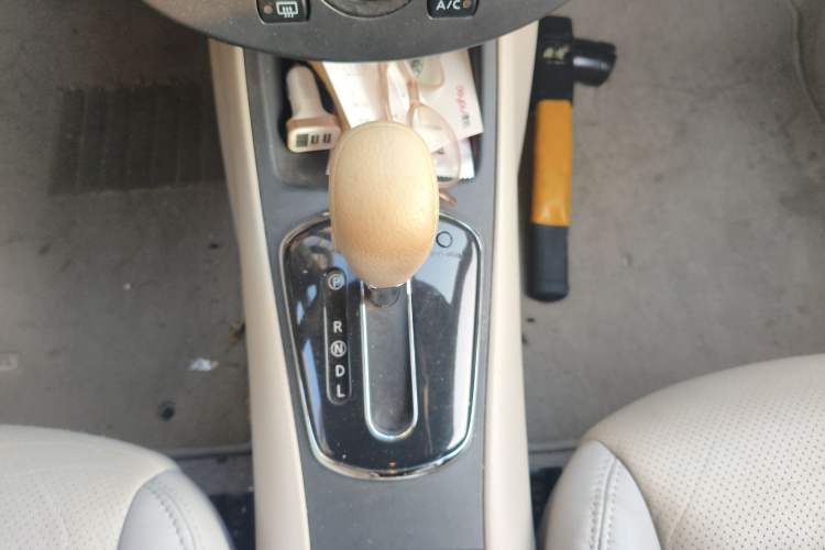 Used Nissan Tiida 2014 1.6L CVT Comfort Model Gear Lever