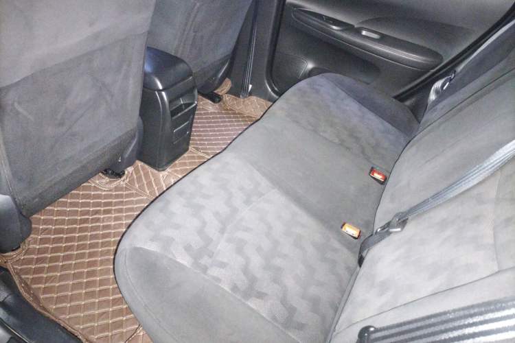 Used Nissan Tiida 2014 1.6L CVT Comfort Model Interior 4