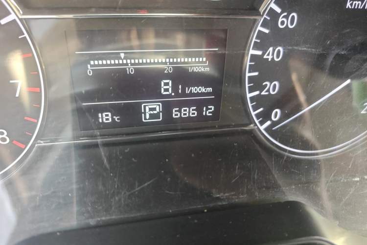 Used Nissan Tiida 2014 1.6L CVT Smart Model Odometer Close Up