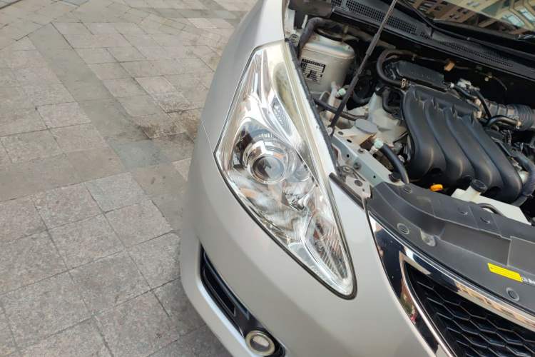 Used Nissan Tiida 2014 1.6L CVT Comfort Model Right Front Headlight