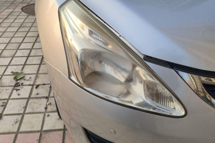 Used Nissan Tiida 2014 1.6L CVT Comfort Model Right Front Headlight