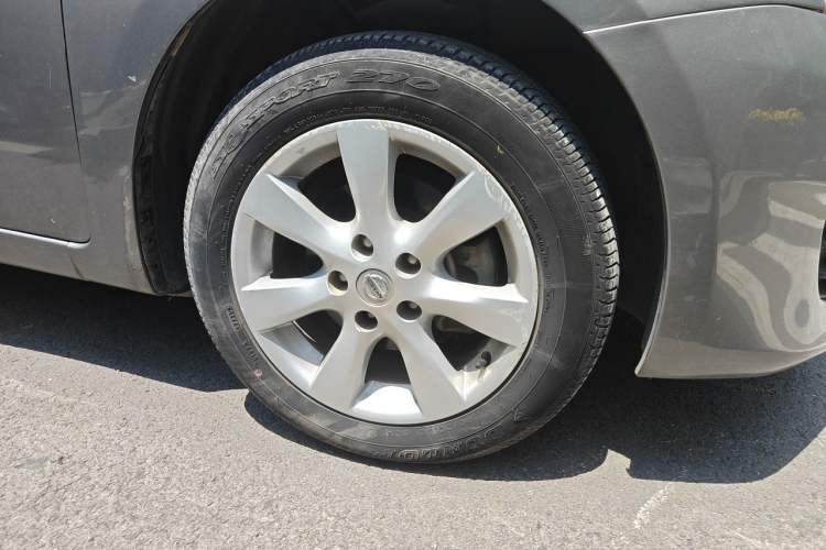 Used Nissan Tiida 2014 1.6L CVT Smart Model Right Front Wheel Hub