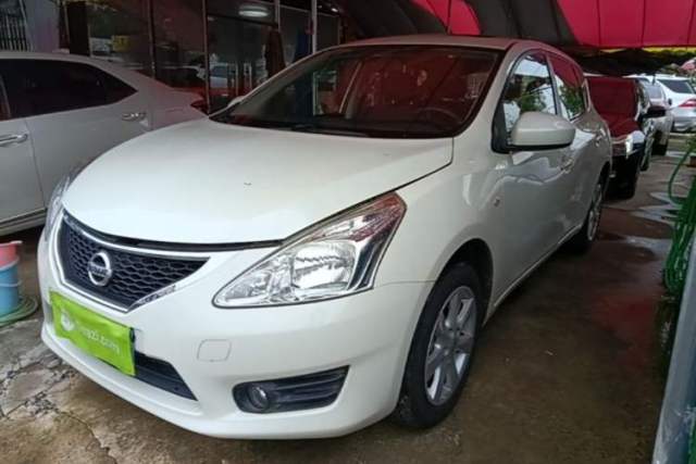 Ojetý Nissan Tiida 2014 1.6L CVT Cool Cafe Edition